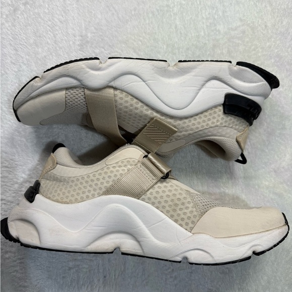 Sorel Cream Athletic Shoes with Adjustable Strap and Breathable Mesh - Picture 5 of 9
